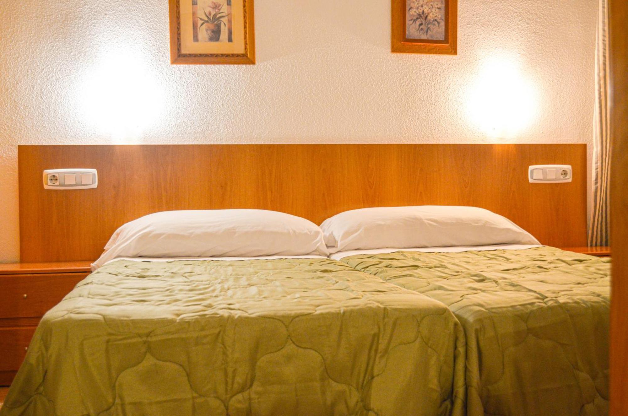 Hostal Gran Via Levante Торрев'єха Екстер'єр фото