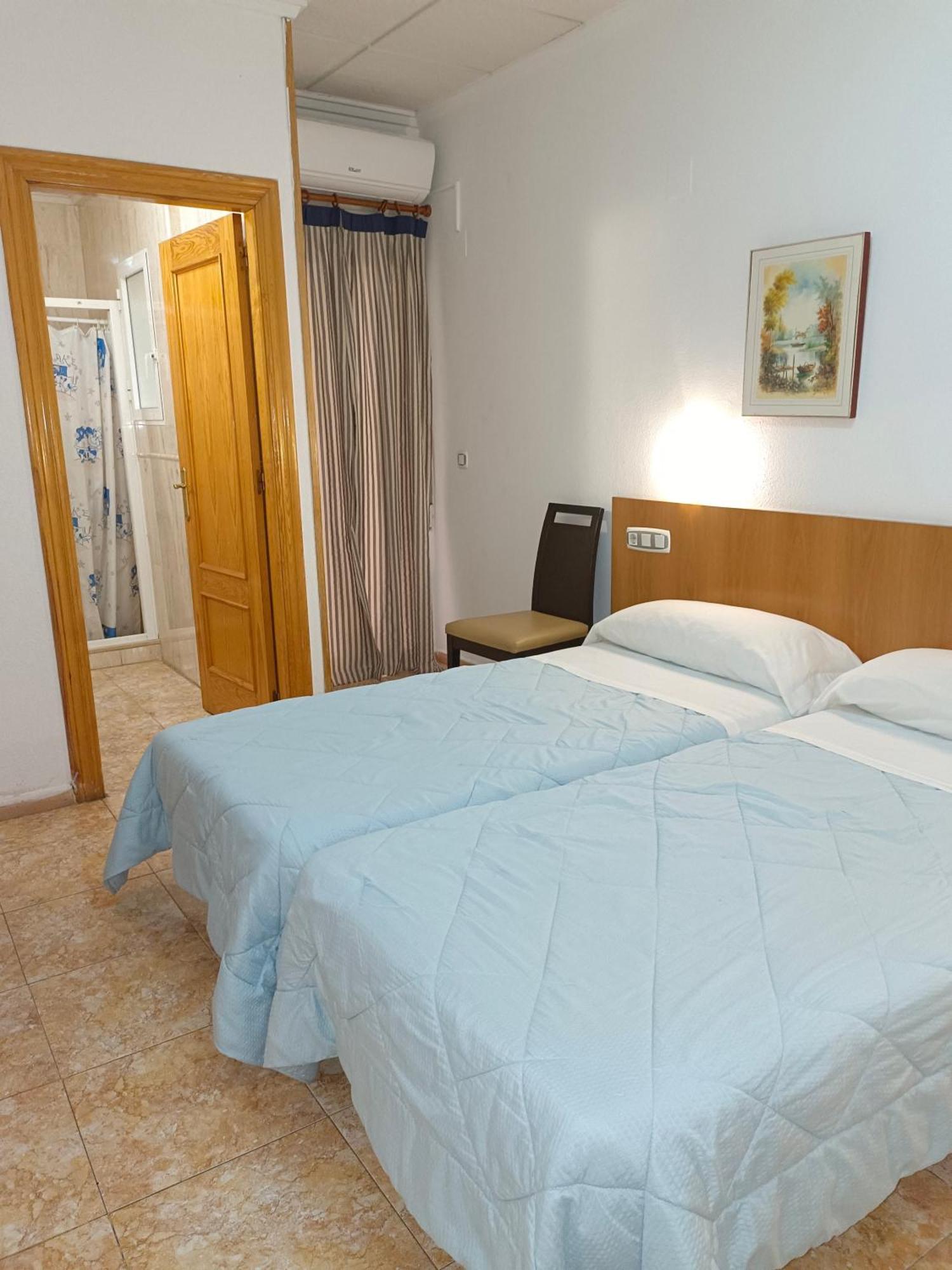Hostal Gran Via Levante Торрев'єха Екстер'єр фото