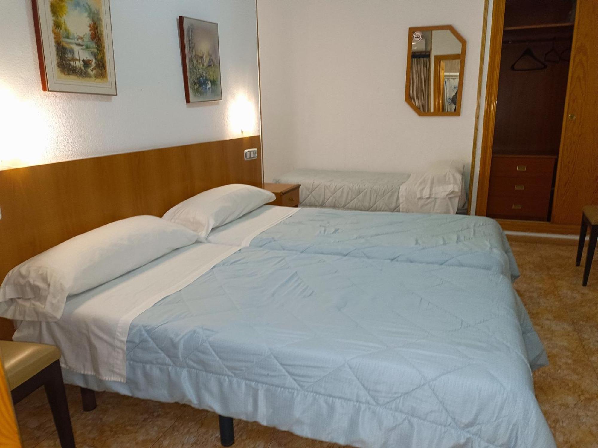 Hostal Gran Via Levante Торрев'єха Екстер'єр фото