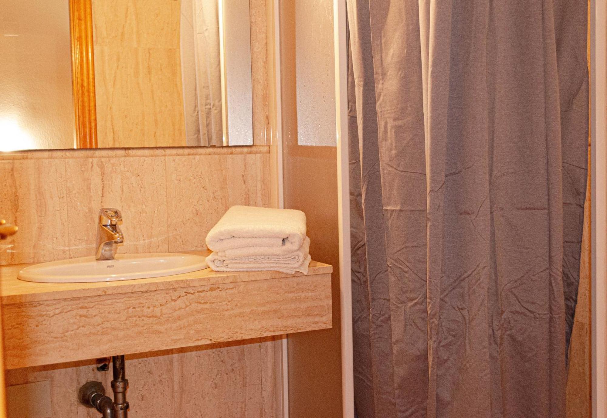 Hostal Gran Via Levante Торрев'єха Екстер'єр фото